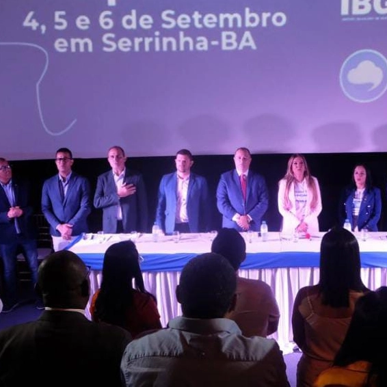 Encontro nacional reúne mais de 500 vereadores em Serrinha para debater pautas legislativas e municipais