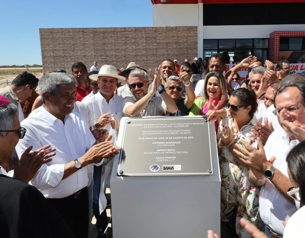 Em Bom Jesus da Lapa, governador inaugura aeroporto e anuncia romaria como patrimônio imaterial da Bahia