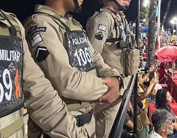 Arma de PM é furtada enquanto ele trabalhava no Carnaval de Salvador