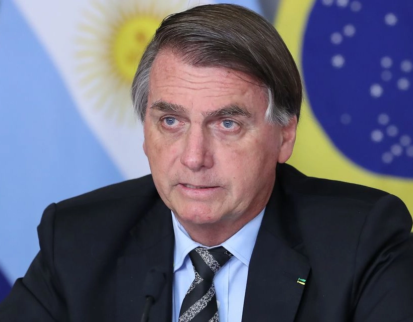 TSE tem dois votos para condenar Bolsonaro; sessão será retomada na terça