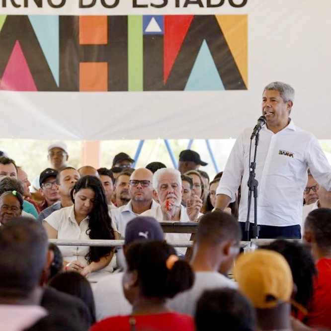 Governo entrega em Bom Jesus da Lapa trecho recuperado da BA-160, mercado municipal e requalificação de escola