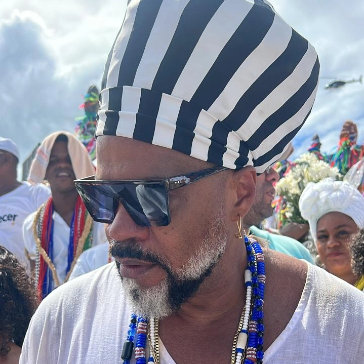 No Bonfim, Carlinhos Brown comenta quarta-feira de cinzas: 'pertence ao Ilê Aiyê"