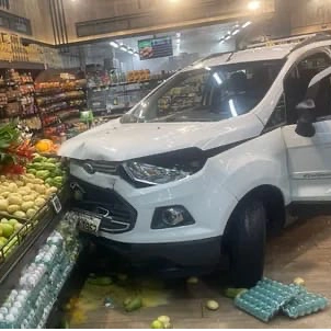 Terror no Hiperideal: homem invade mercado em Salvador após ter extintor negado