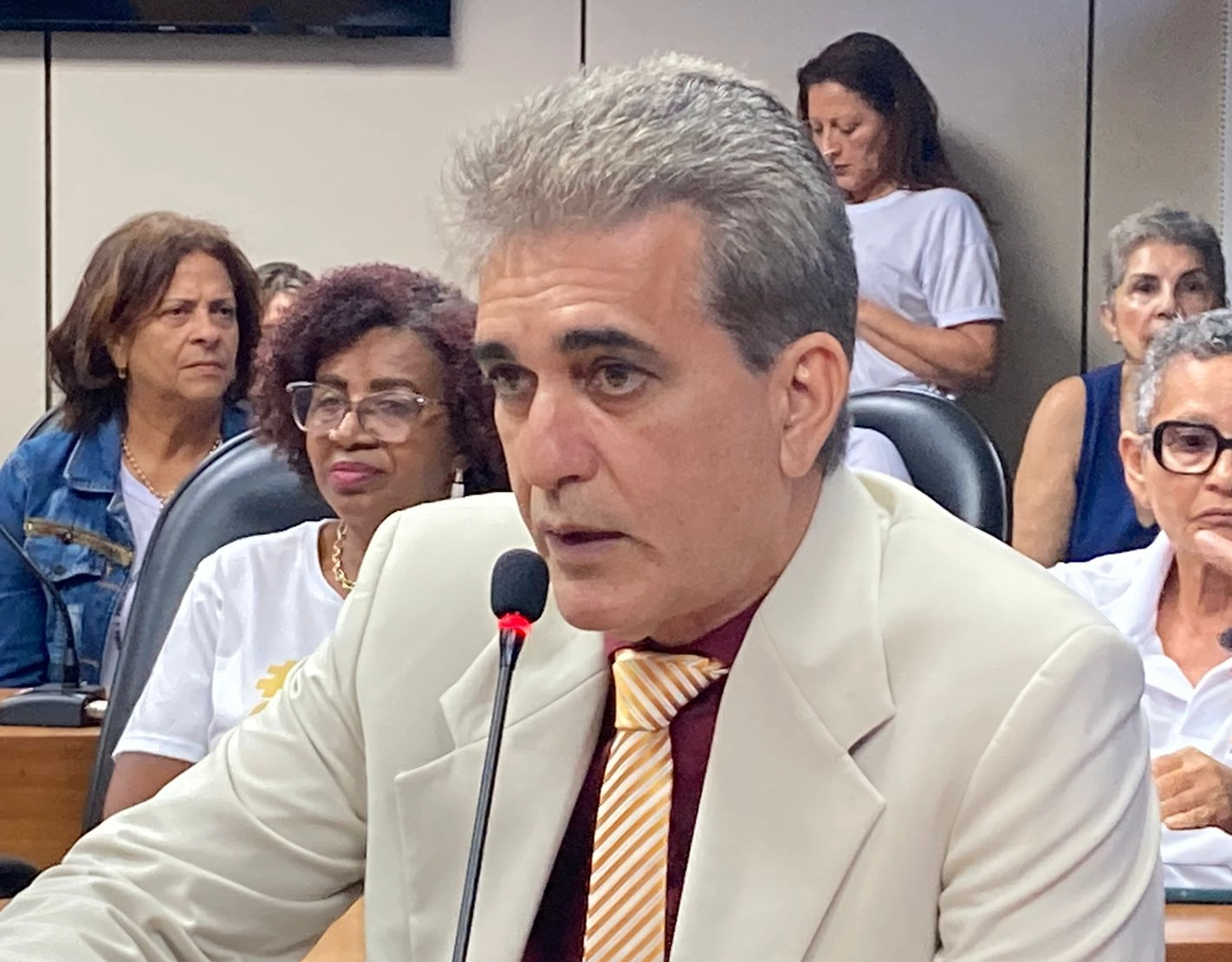 Salvador: Robinson é vitima de ataques bolsonaristas em suas redes sociais; ‘nervosos com nossa posição política’