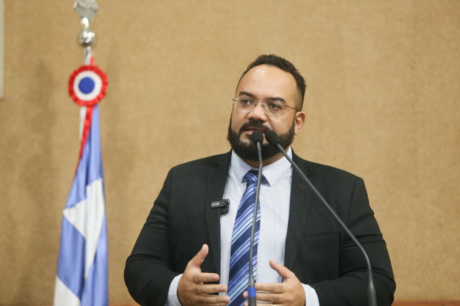 Deputado quer que alunos que praticam vandalismo sejam desvinculados das universidades públicas da Bahia