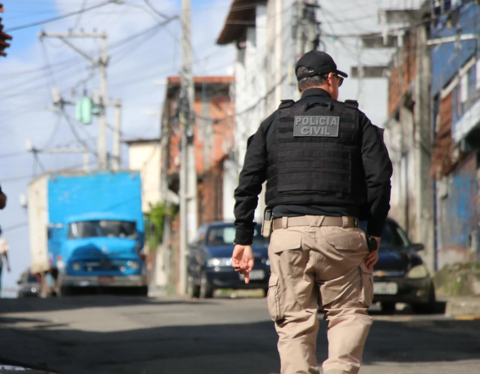 Seis mortos e 15 presos: balanço de operação em Salvador tem líder do tráfico localizado e a mãe presa