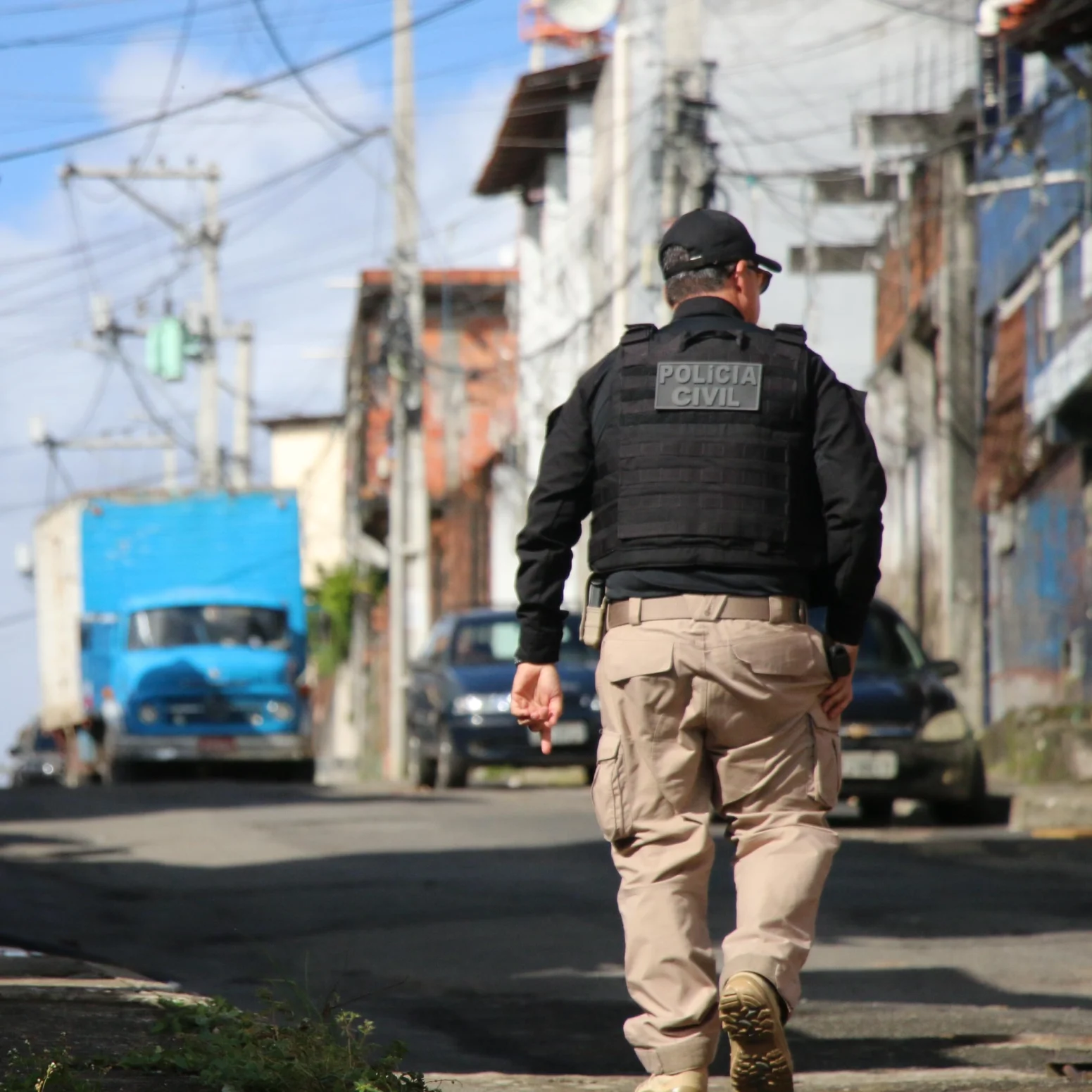 Seis mortos e 15 presos: balanço de operação em Salvador tem líder do tráfico localizado e a mãe presa