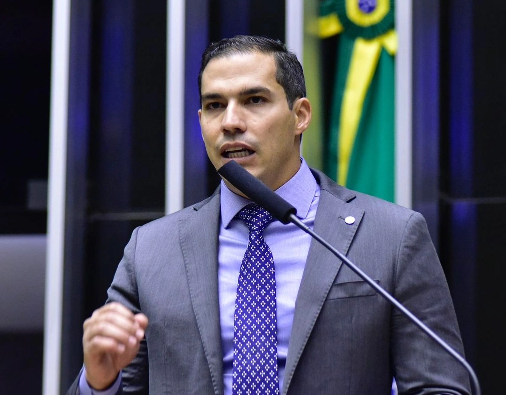 Em discurso, Gabriel Nunes defende redução da alíquota do INSS para municípios