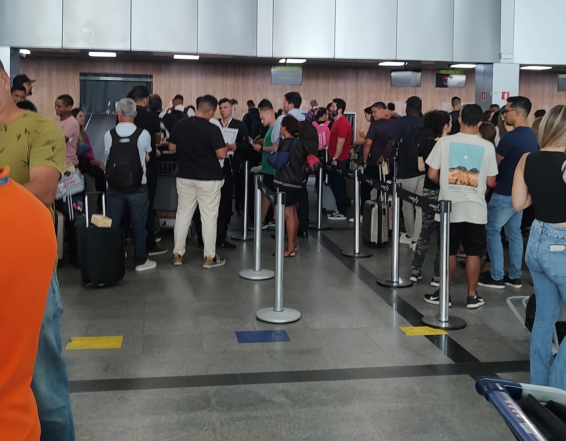 Voo é cancelado em aeroporto de Salvador e gera caos