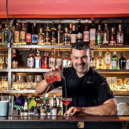 Referência nacional em mixologia, Alex Mesquita se une a Kaywa Hilton em Guest Bartender no Purgatório