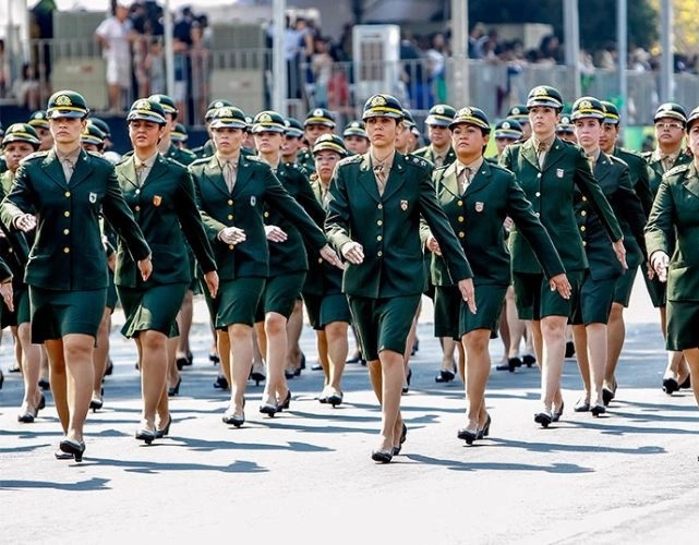 Alistamento feminino vai ser permitido pela primeira vez nas Forças Armadas