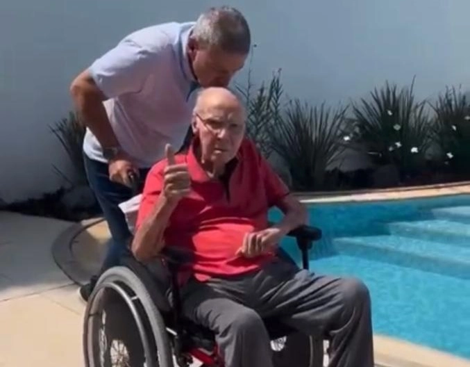 De volta pra casa: Zagallo recebe alta hospitalar depois de 22 dias internado