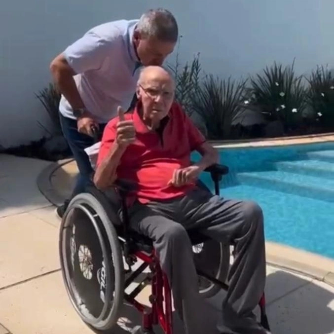 De volta pra casa: Zagallo recebe alta hospitalar depois de 22 dias internado