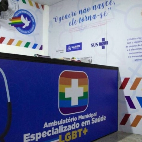 Ambulatório LGBT+ promove cadastramento de acolhidos para ofertas de empregos