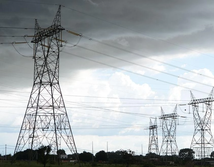 Energia volta em parte de Salvador e cidades do interior do estado