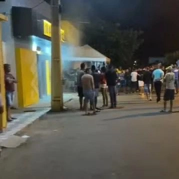 Homens armados atacam sede da PM e explodem banco no interior da Bahia