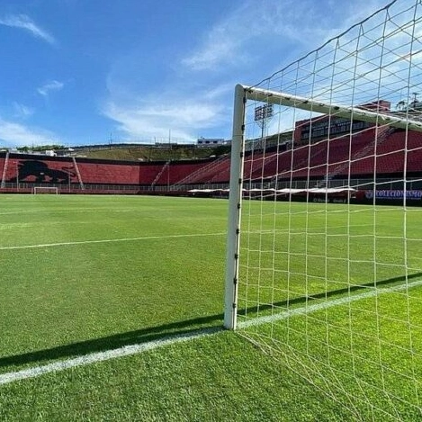 Torcedores do Vítória brigam entre si no Barradão; veja