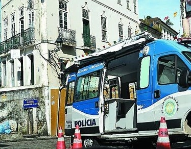 Homem tenta roubar arma de policial no Pelourinho e morre