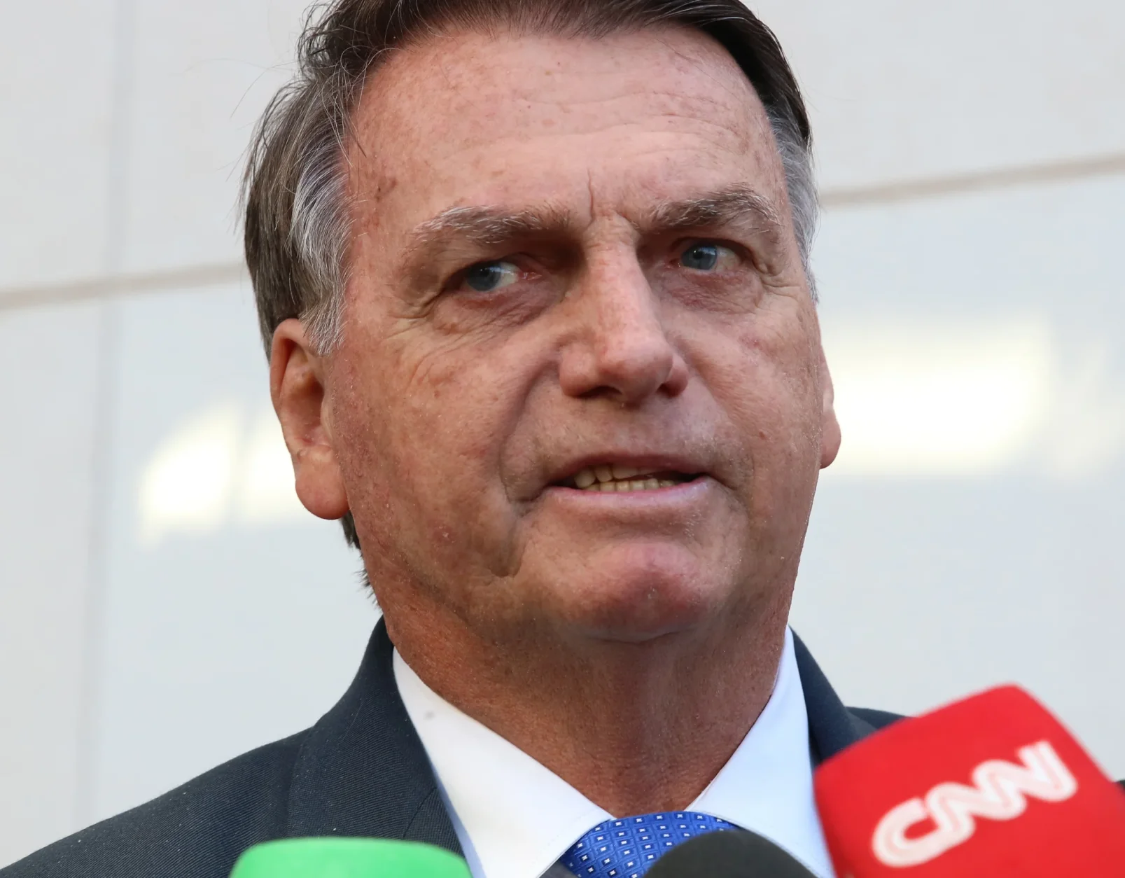 Investigação cita US$ 25 mil em dinheiro que seriam para Bolsonaro