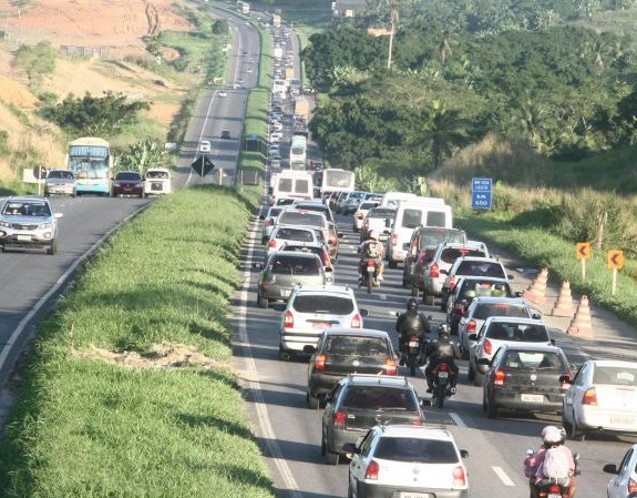 Trecho da BR-324 será interditado para instalação de cabos de eletricidade neste sábado