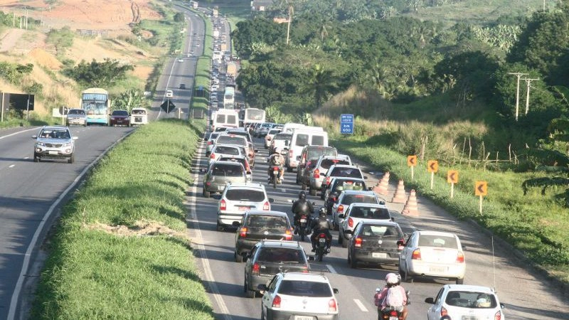 Trecho da BR-324 será interditado para instalação de cabos de eletricidade neste sábado