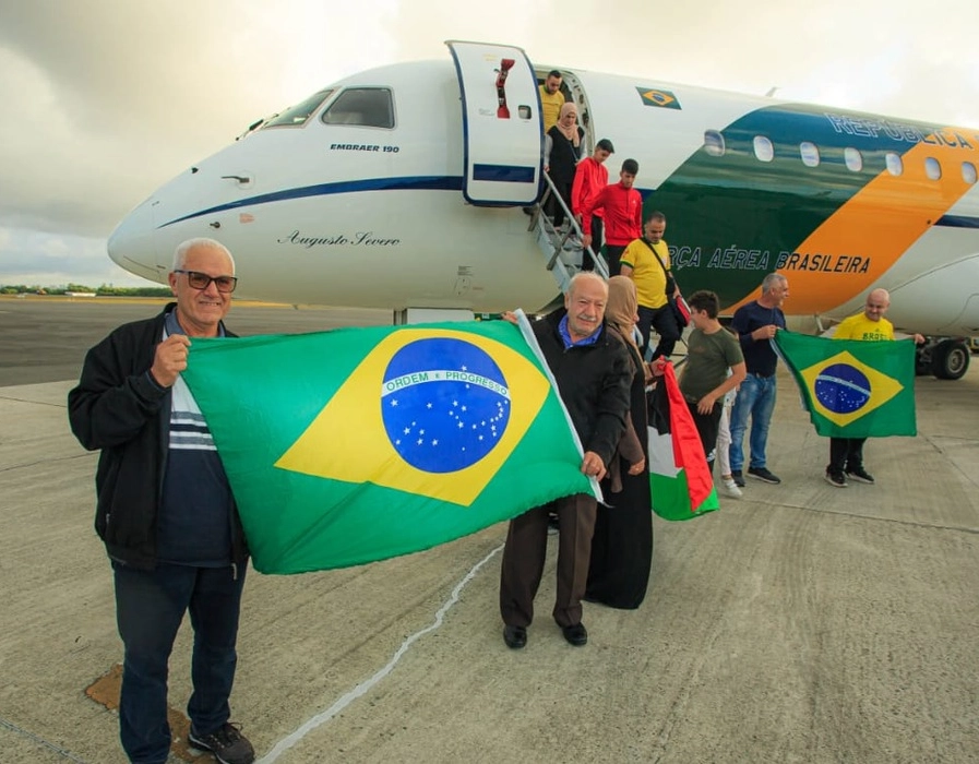 Grupo de brasileiros repatriados da Cisjordânia chega ao Recife