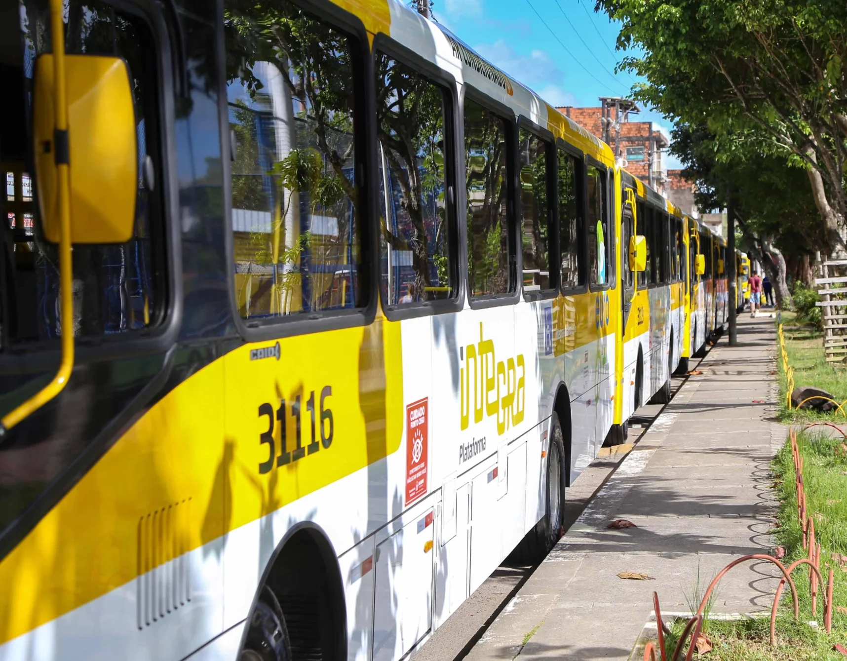 Assembleia de rodoviários atrasa saída de ônibus na manhã desta quinta em Salvador