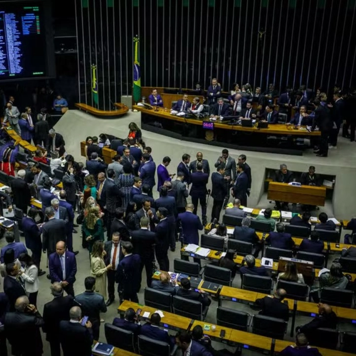 Câmara aprova PEC da Anistia, que perdoa multas de até R$ 23 bilhões de partidos