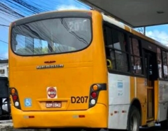 Rodoviário é baleado durante assalto e vídeo mostra suspeito fugindo da PM