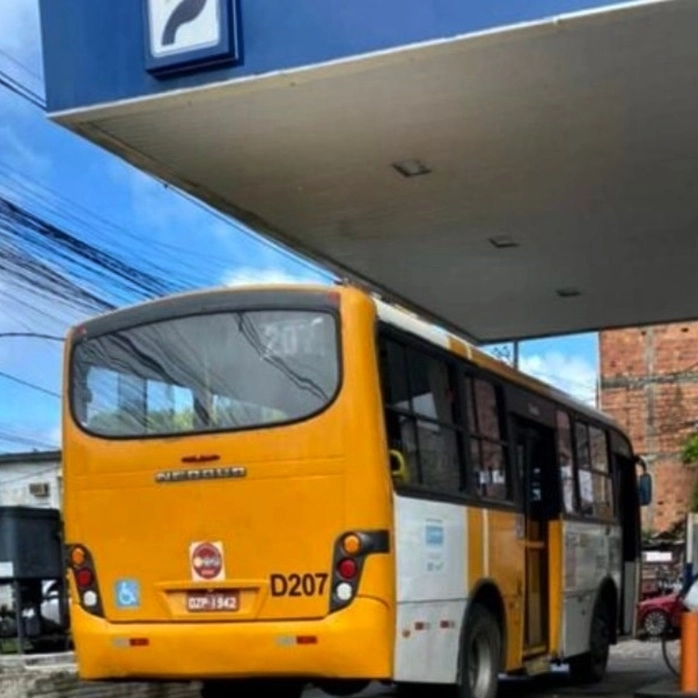 Rodoviário é baleado durante assalto e vídeo mostra suspeito fugindo da PM