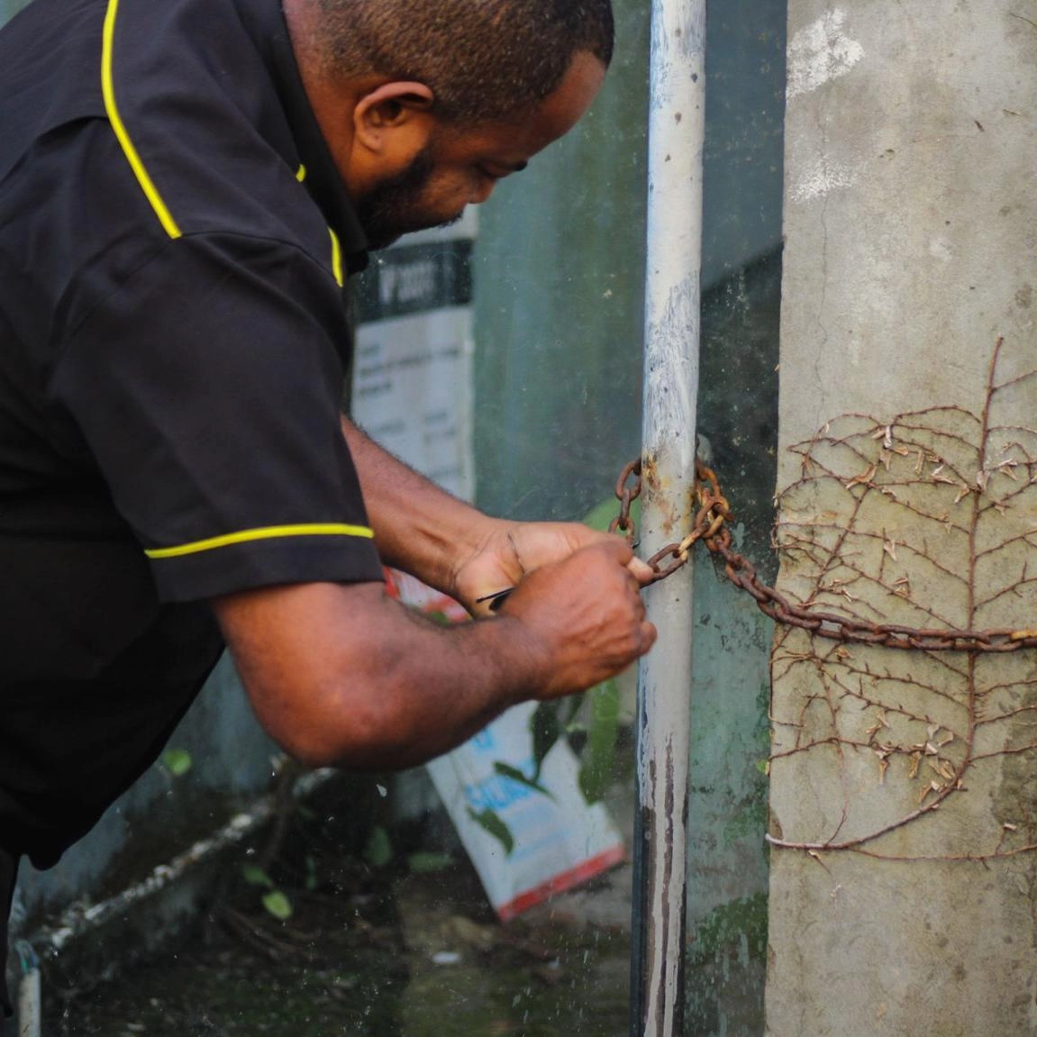 Ação de chaveiro permite inspeção de imóveis fechados em bairros nobres de Salvador para combate ao Aedes