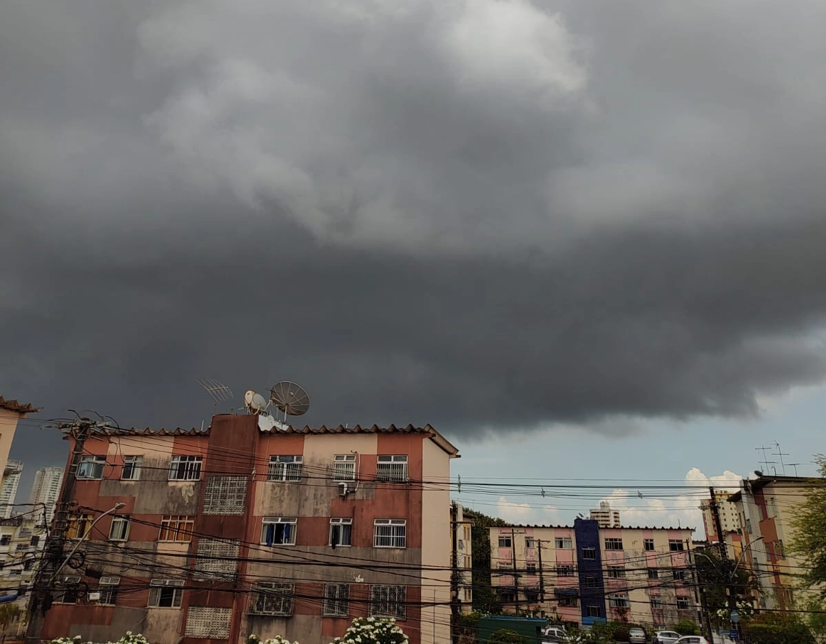 Chuvas atingem bairros de Salvador nesta quinta-feira