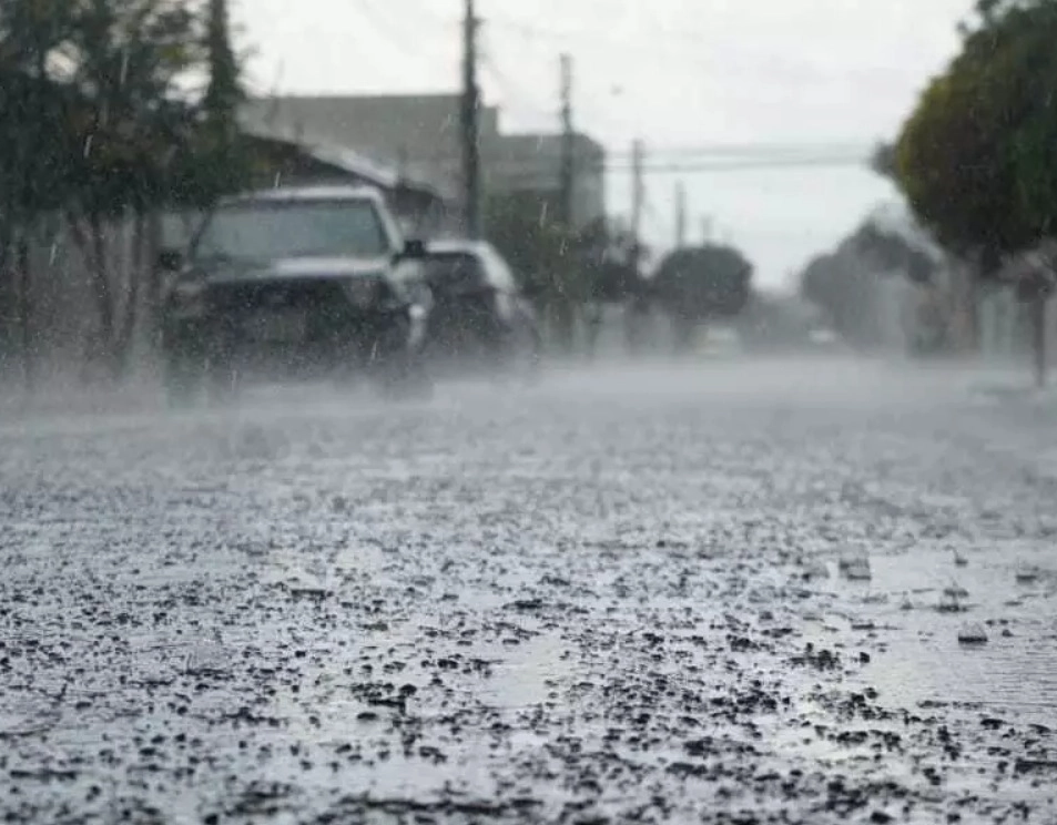 Inmet emite alerta para chuvas intensas na Bahia no feriado