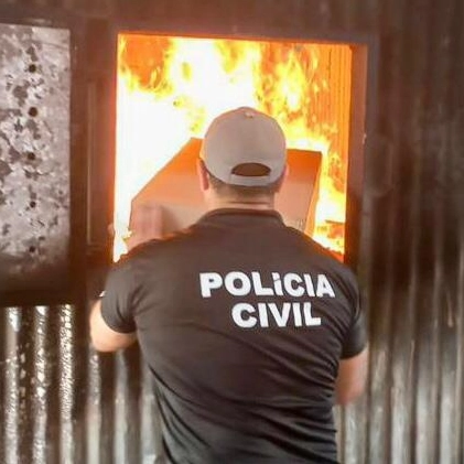 Polícia Civil incinera dez toneladas de cigarros falsos em Vitória da Conquista