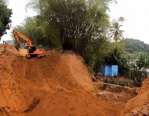 Estrada do Derba segue há 12 dias com trecho interditado, após formação de cratera