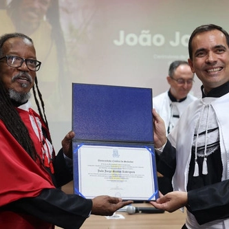 Presidente do Olodum recebe título de Doutor Honoris Causa em universidade de Salvador