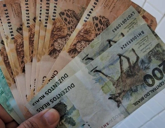 Homem é flagrado pela PM com R$ 1,2 mil falsos no IAPI