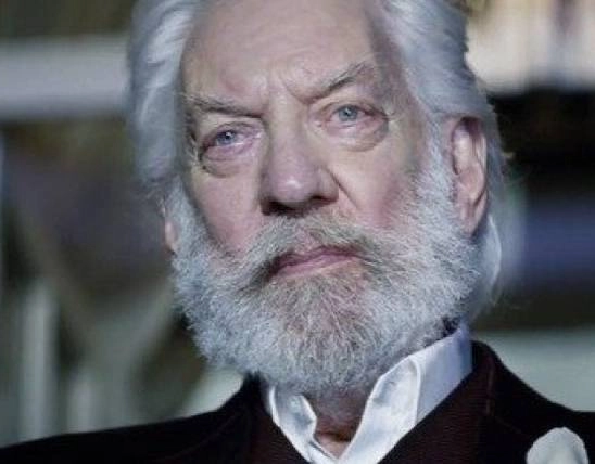 Morre Donald Sutherland, o 'Snow' de Jogos Vorazes, aos 88 anos