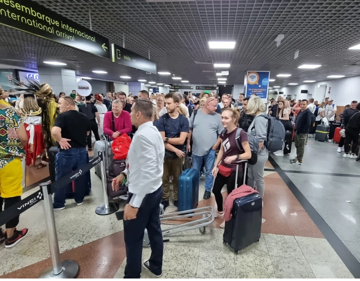 Turistas poloneses chegam à Bahia em voo inédito direto de Varsóvia