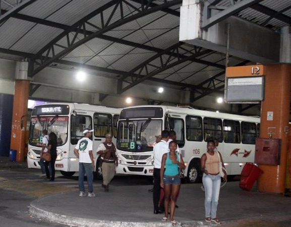 Rodoviários da RMS fazem protesto na Estação Mussurunga, em Salvador