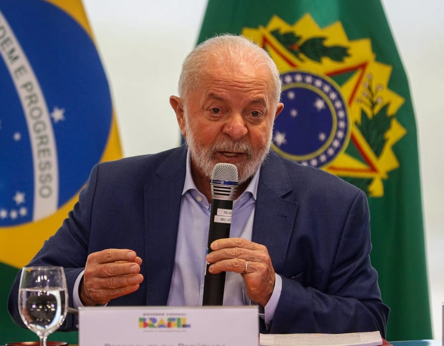 Lula pede que obras avancem sem “repetir possíveis equívocos”