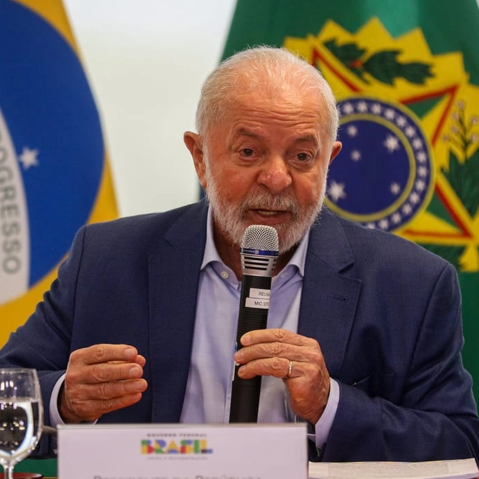 Lula pede que obras avancem sem “repetir possíveis equívocos”