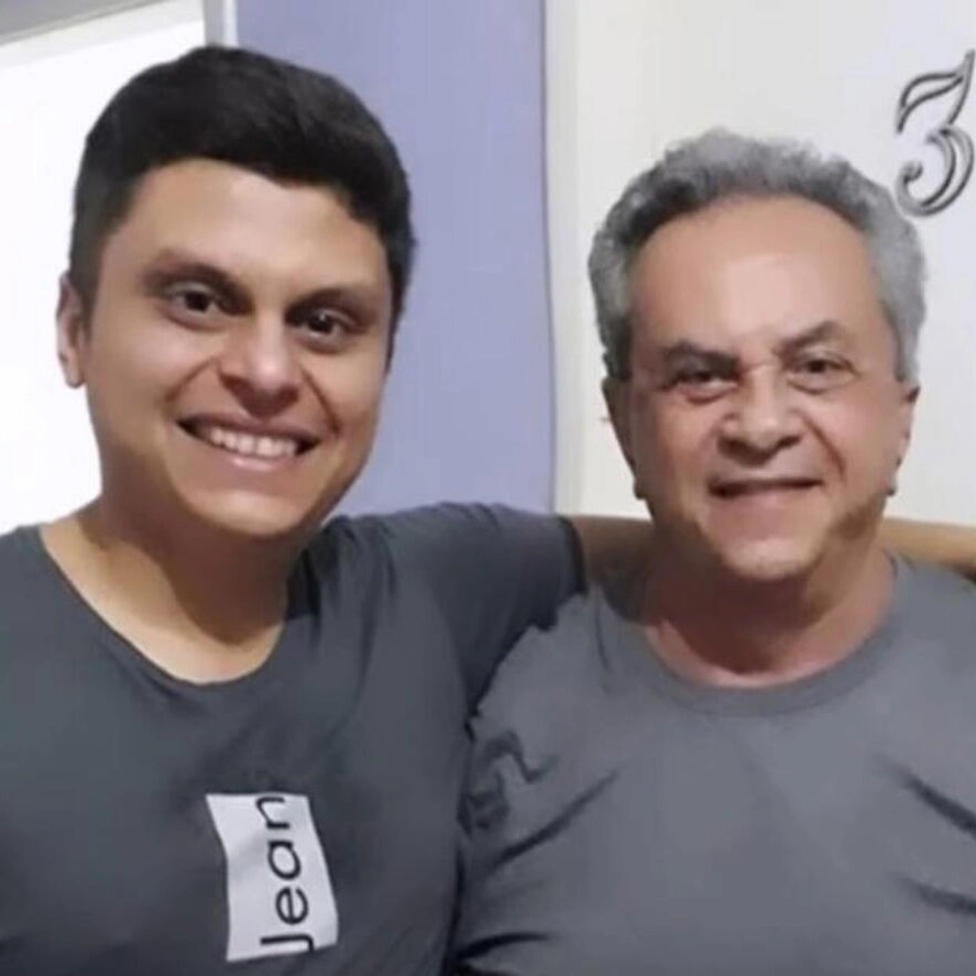 Filho de Flávio José, cantor Jonh morre após acidente de carro