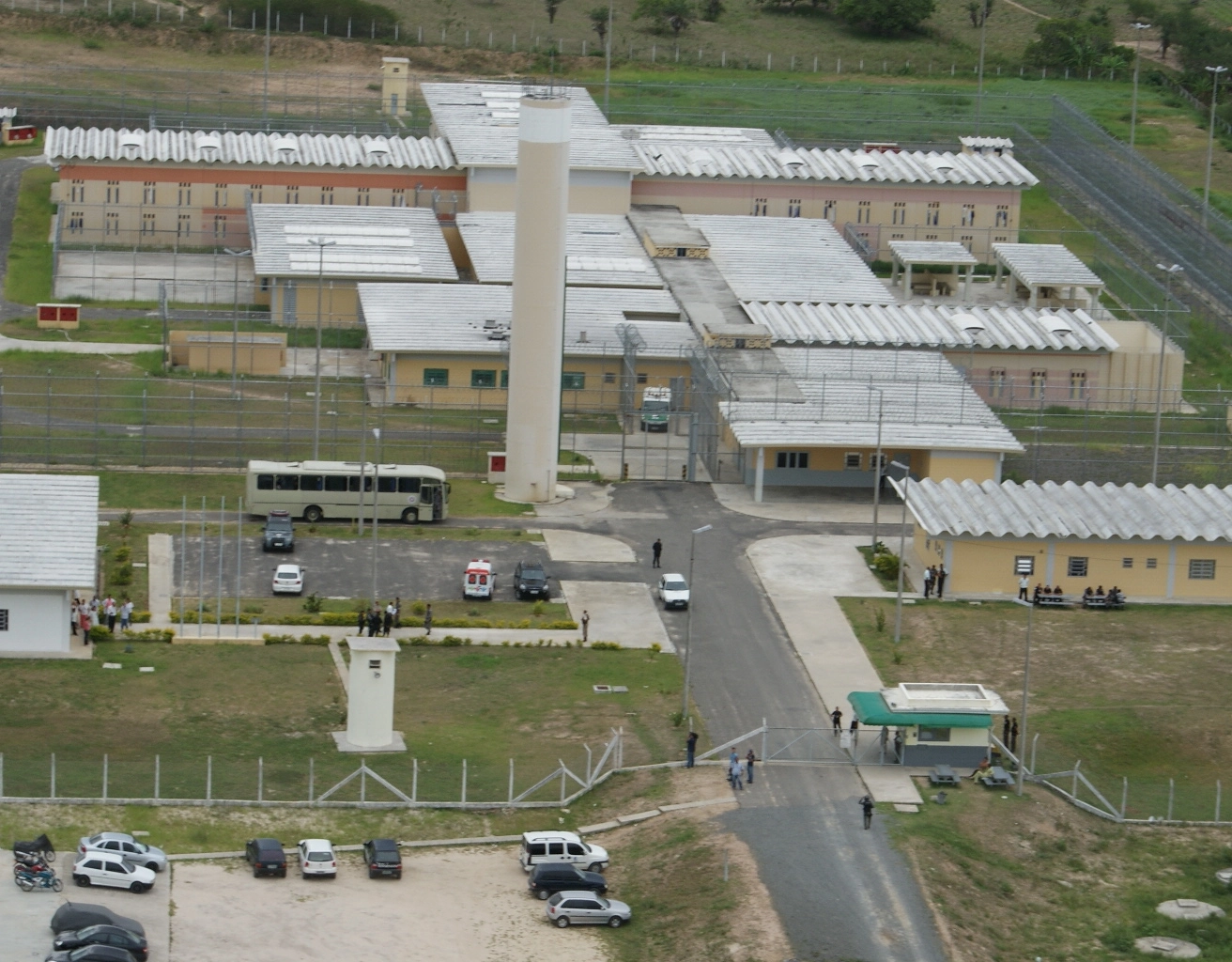 Jerônimo exonera diretores do presídio de Serrinha dias após sindicâncias apurarem mortes de presos