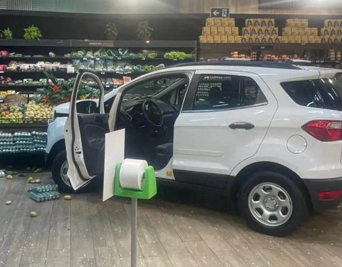 Homem que invadiu Hiperideal de carro apresentou laudo de transtorno mental