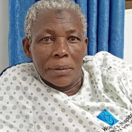 Mulher de 70 anos dá à luz gémeos em hospital