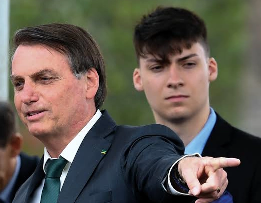 Polícia do DF cumpre mandado de busca e apreensão contra Jair Renan, filho de Bolsonaro