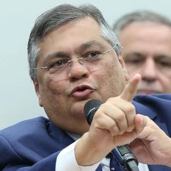 Dino usa parecer de Bolsonaro para manter sigilo de relatórios de inteligência