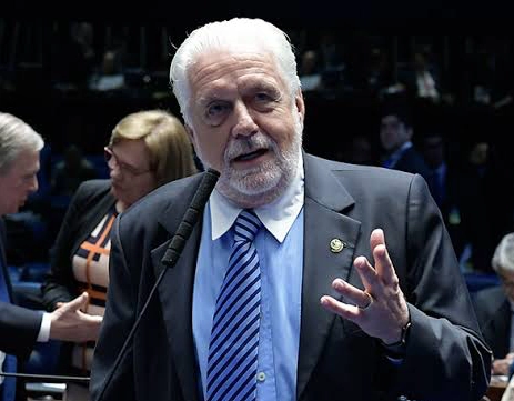 Ala do Planalto liderada por Wagner resiste à escolha de Dino para STF e insiste em Messias