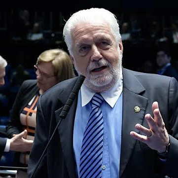 Ala do Planalto liderada por Wagner resiste à escolha de Dino para STF e insiste em Messias